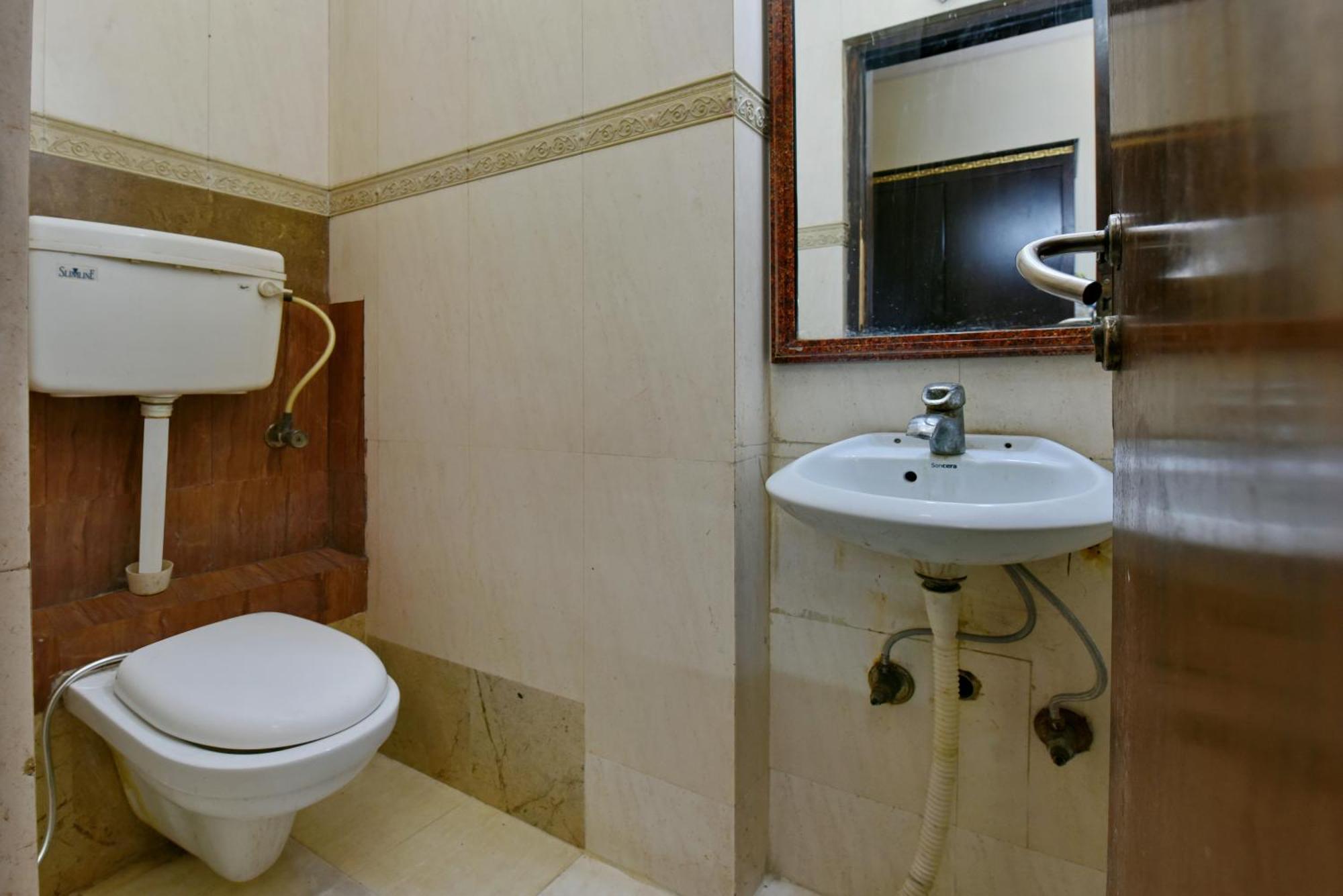 Family Spot Hotel New Delhi Exterior photo