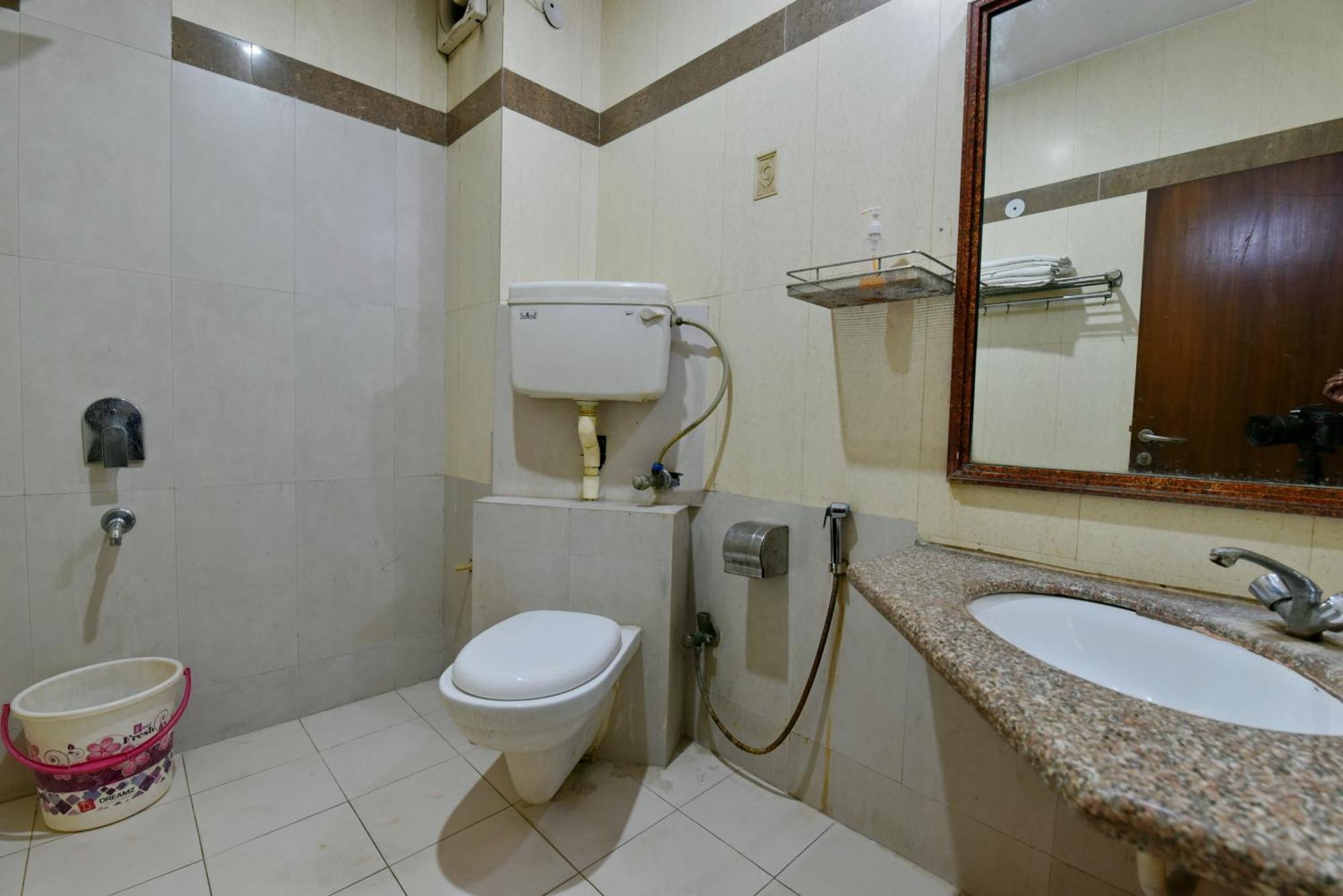 Family Spot Hotel New Delhi Exterior photo